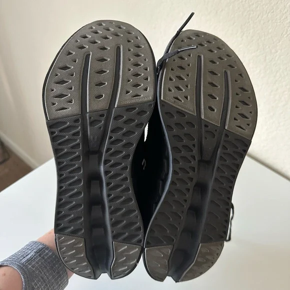 - On Cloudsurfer - Picture 6 of 7